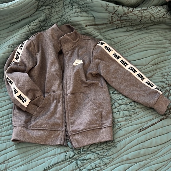 18M Nike Tracksuit - Picture 2 of 7